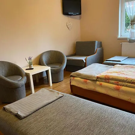 Pod Lipami ホステル *